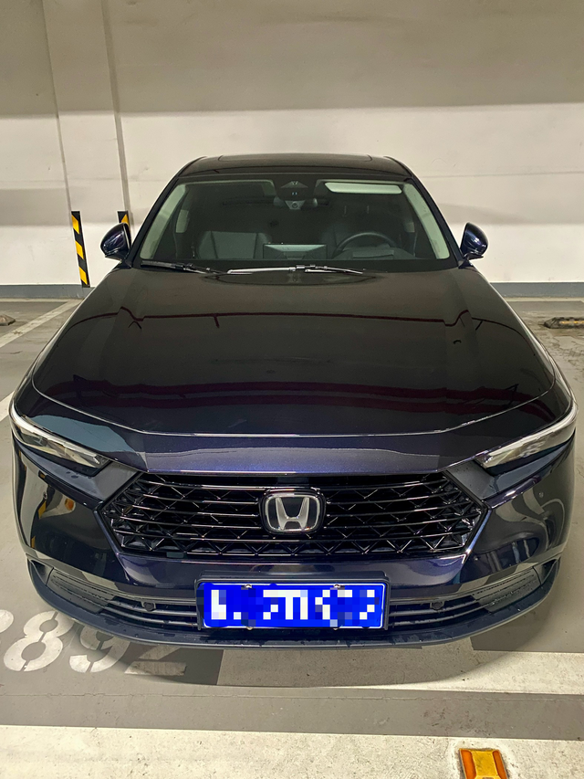 十一代雅阁价格、颜色、油耗
十一代雅阁星空蓝全款提车，买车货比三家，不要着急，学