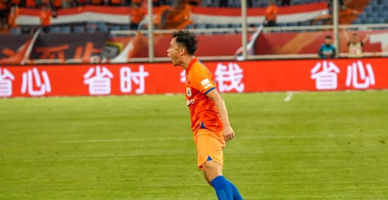 黄政宇，是目前为数不多的具备老泰山队精神的队员，奔跑积极，拼抢凶狠，技术略显粗糙