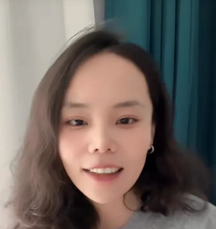 熊磊今天一激动，差点说了庭里的小花絮，后来忍住了！
熊磊说：
我不认为我是黑