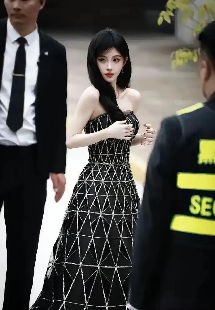 我是真的get不到这个四千年第一的大美女。
这个就是日本人眼中四千年才出一个的美