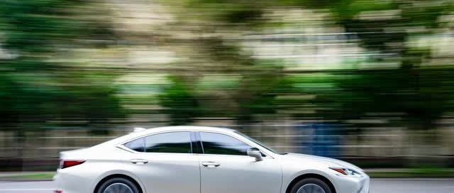 雷克萨斯ES200和300h有啥区别？

雷克萨斯ES200和300h主要区