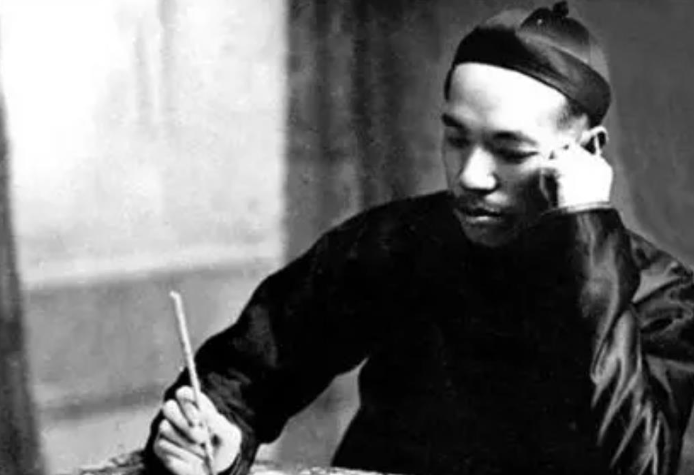 1900年，已婚10年的梁启超，爱上了20岁女秘书。他写信求妻子李惠仙成全，妻子