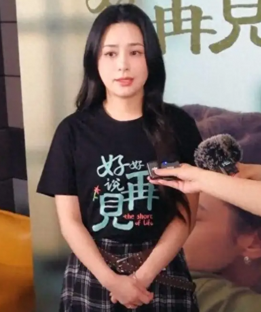 44岁阿娇现身电影节: 身材发福仍难掩精致五官
