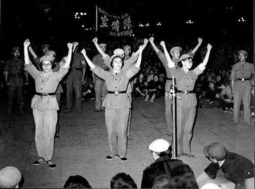 1966年10月，哈尔滨军事工程学院红色造反团的“毛泽东思想红卫兵宣传队”在天安