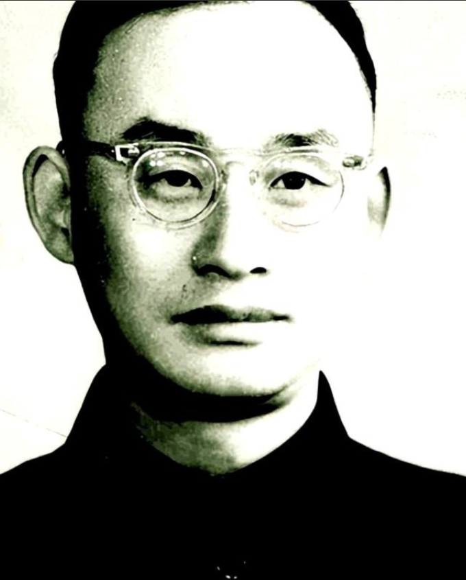 1983年，加拿大数学家孟德尔松应邀赴华讲学，不料他刚踏上中国土地就发出疑问："