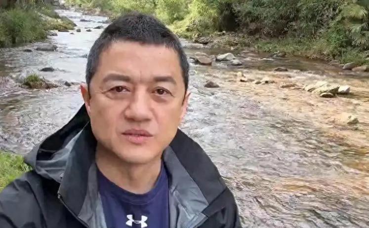 李亚鹏的债务情况究竟如何，确实是个谜？
不少人对他的财务状况表示疑问，有声音说他