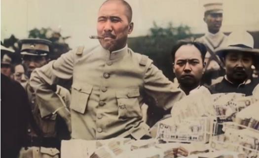 1932年初秋，济南站台枪声撕裂暮色，曾经坐拥23房美眷、私藏3吨黄金的“狗肉将