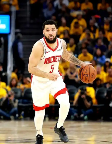 火箭现在最应该的是交易范乔丹来换首发控卫
阿门谢泼德偶尔控球还行，长时间的传控组