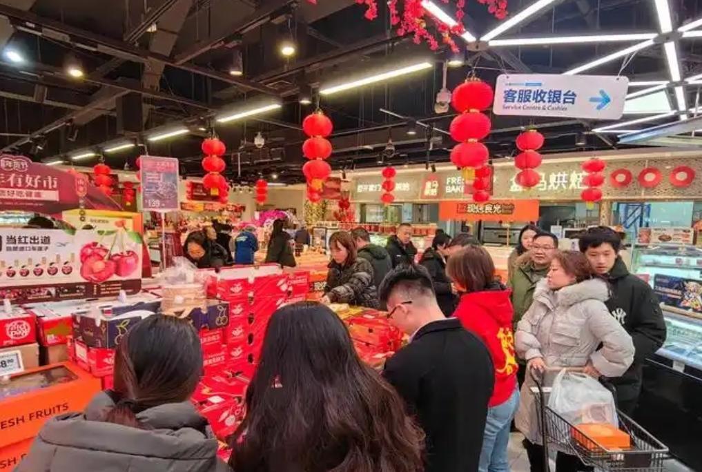 为什么我们14亿人，消费却干不过美国3亿人？
这个残酷的现实背后，藏着一个扎心的