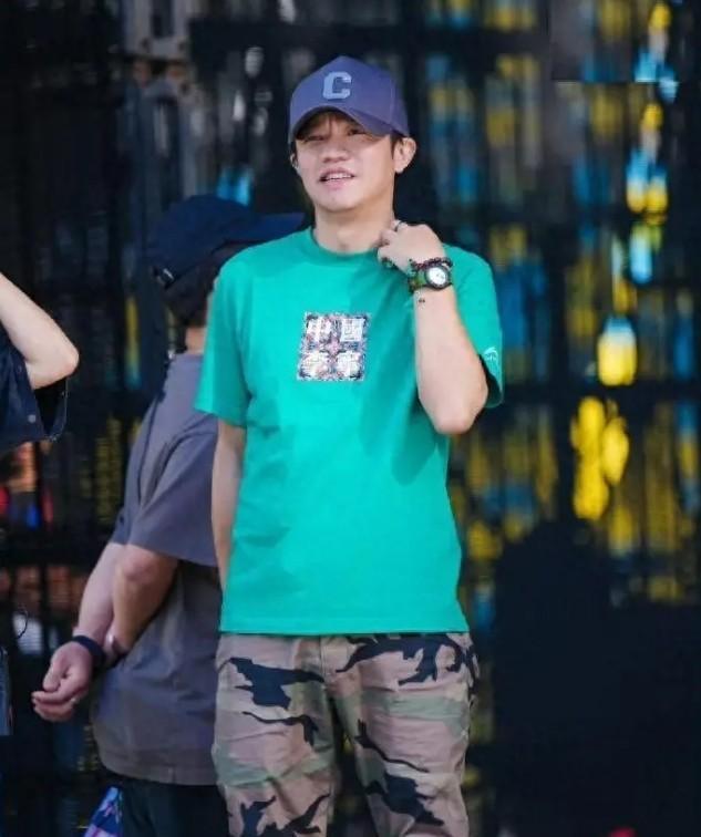 一块“表”，揭了谁的底？
难道凤凰传奇要 “折翼”？
就因为彩排时候的几张照片，