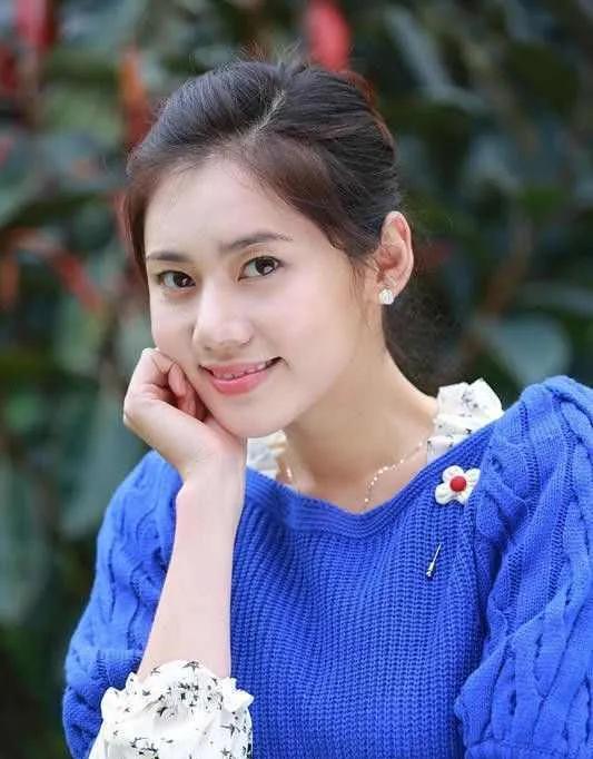 著名演员秋瓷炫说：“我爸爸妈妈离婚了，我爸爸10年前已经找老婆了，我本来有个妹妹