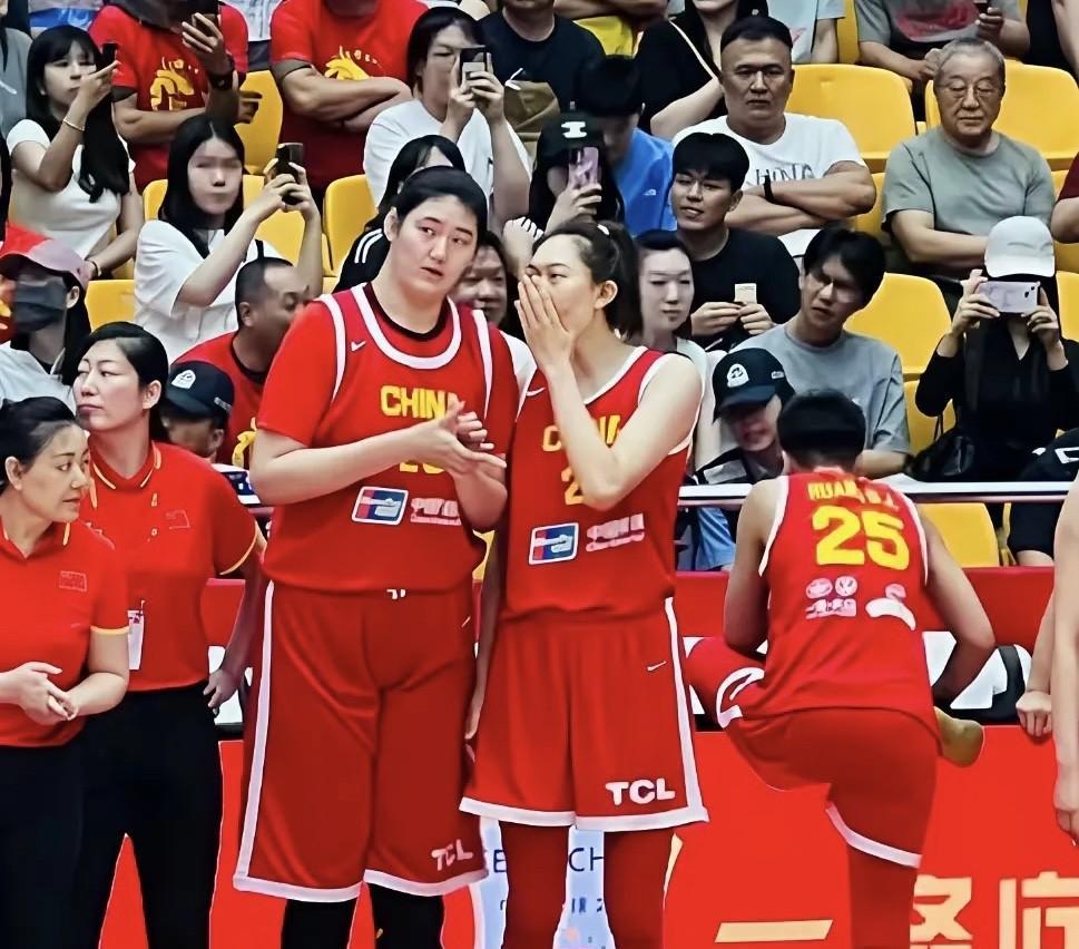 中国女篮63：76澳大利亚赛后球员评分：1人满分，3人优秀，5人及格，3人拉胯。