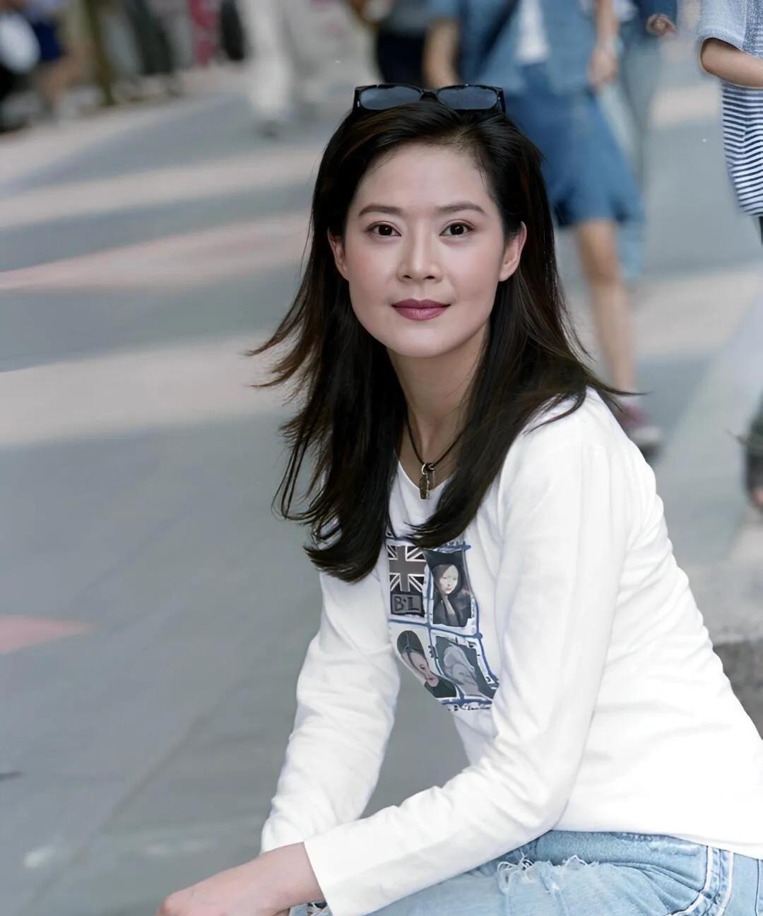 我的老天爷！她吃了防腐剂吗？
她被誉为代表东方女性之美的最佳人选，曾经是琼瑶御用