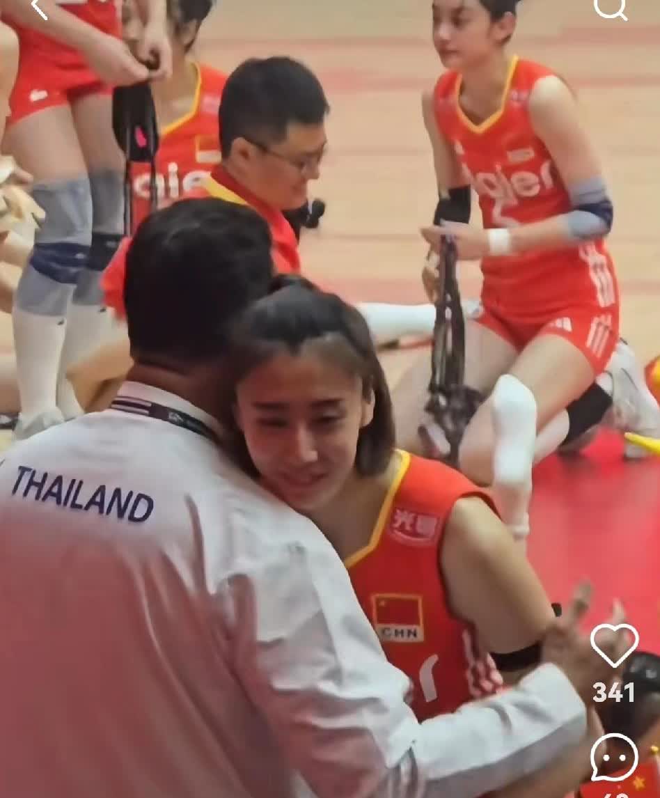 中国女婿加提蓬妥妥的暖男。中国女排与法国女排对阵失利之后，中国女排队员情绪低落，