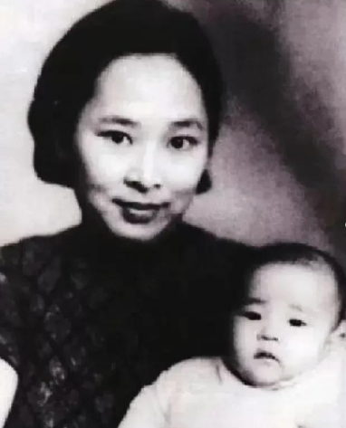 1941年，多年未见丈夫的曾宪植来到丈夫叶剑英的住处，可当她推开房门时却傻眼了，