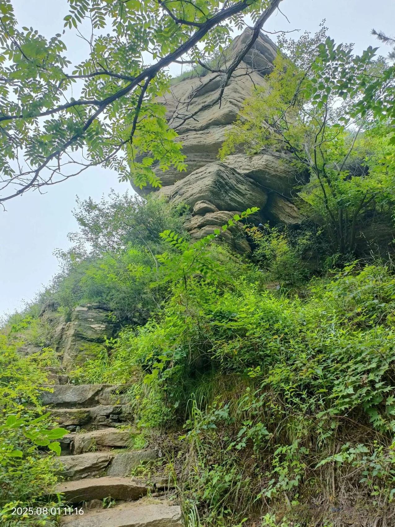 探索石家庄平山滚龙沟山间秘境，感受大自然的宁静与壮美。#平山风景# #平山游玩攻