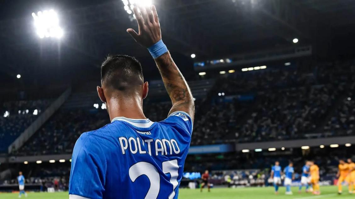 发角球的队员单臂上举和双臂上举，分别隐藏了什么秘密？