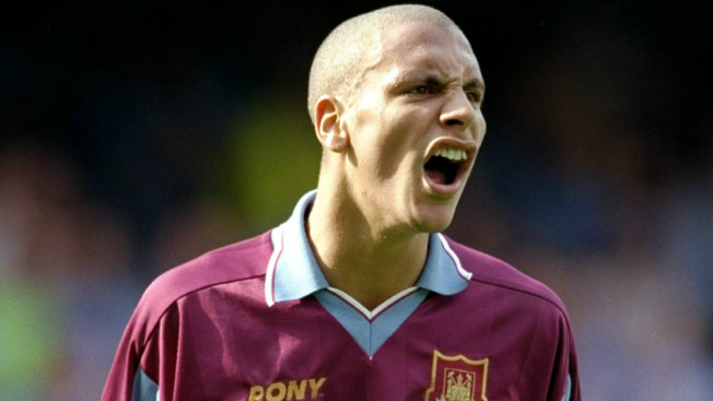 曼联是英超联赛中备受关注的俱乐部之一，球队的每一