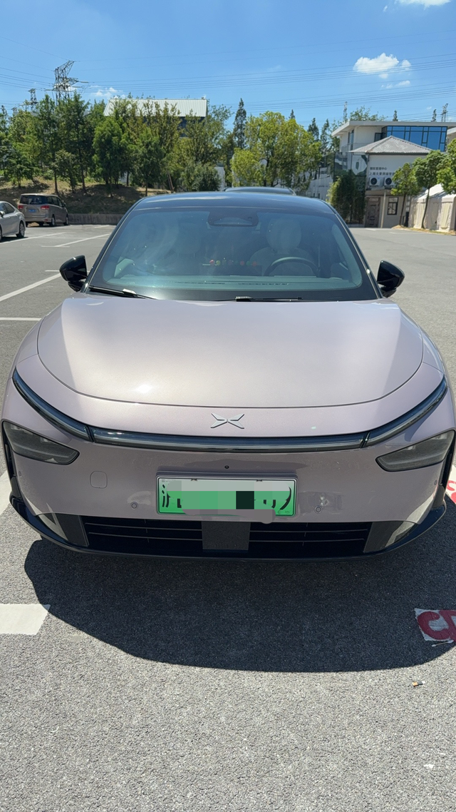 从哪个角度看都是帅的
太爱小鹏了！！