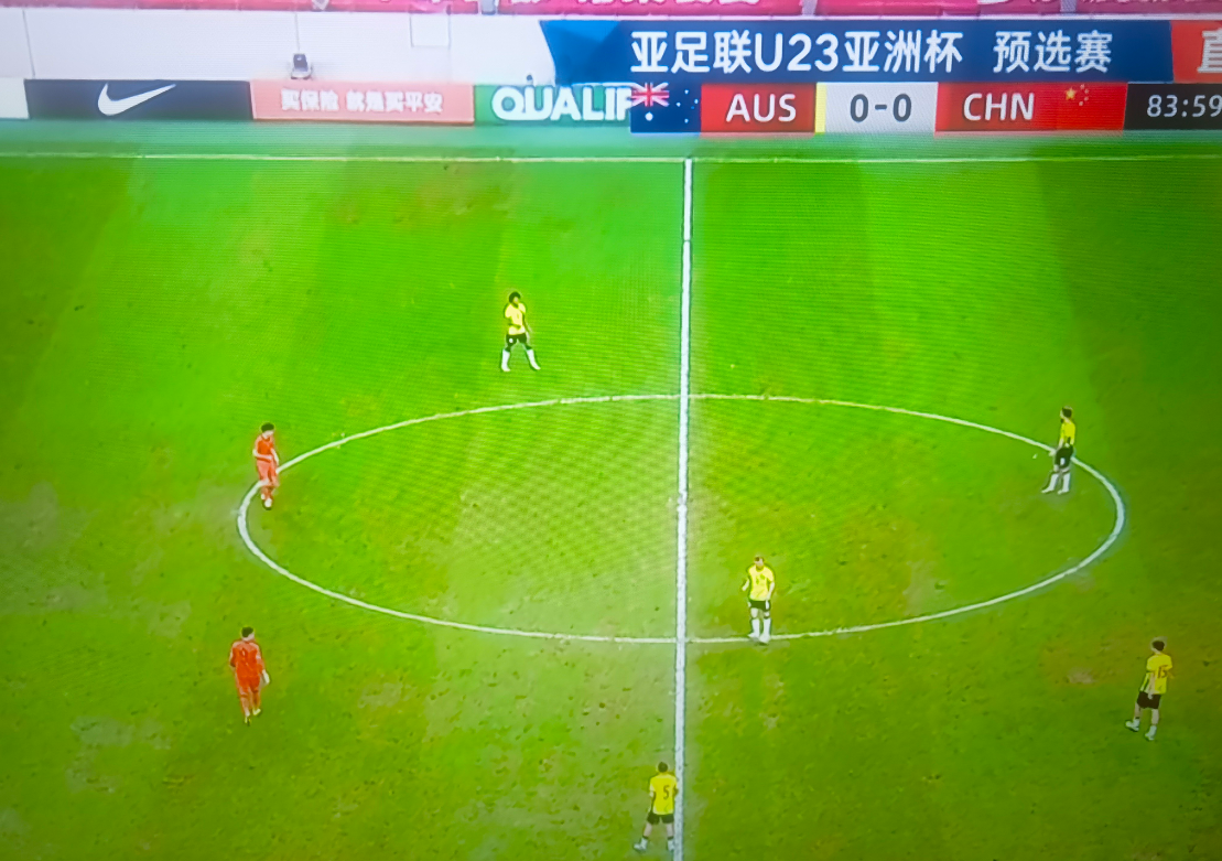 国足要小心了，不能抱着保平的心理啊，比赛还剩十分钟，一定要攻出去！
      