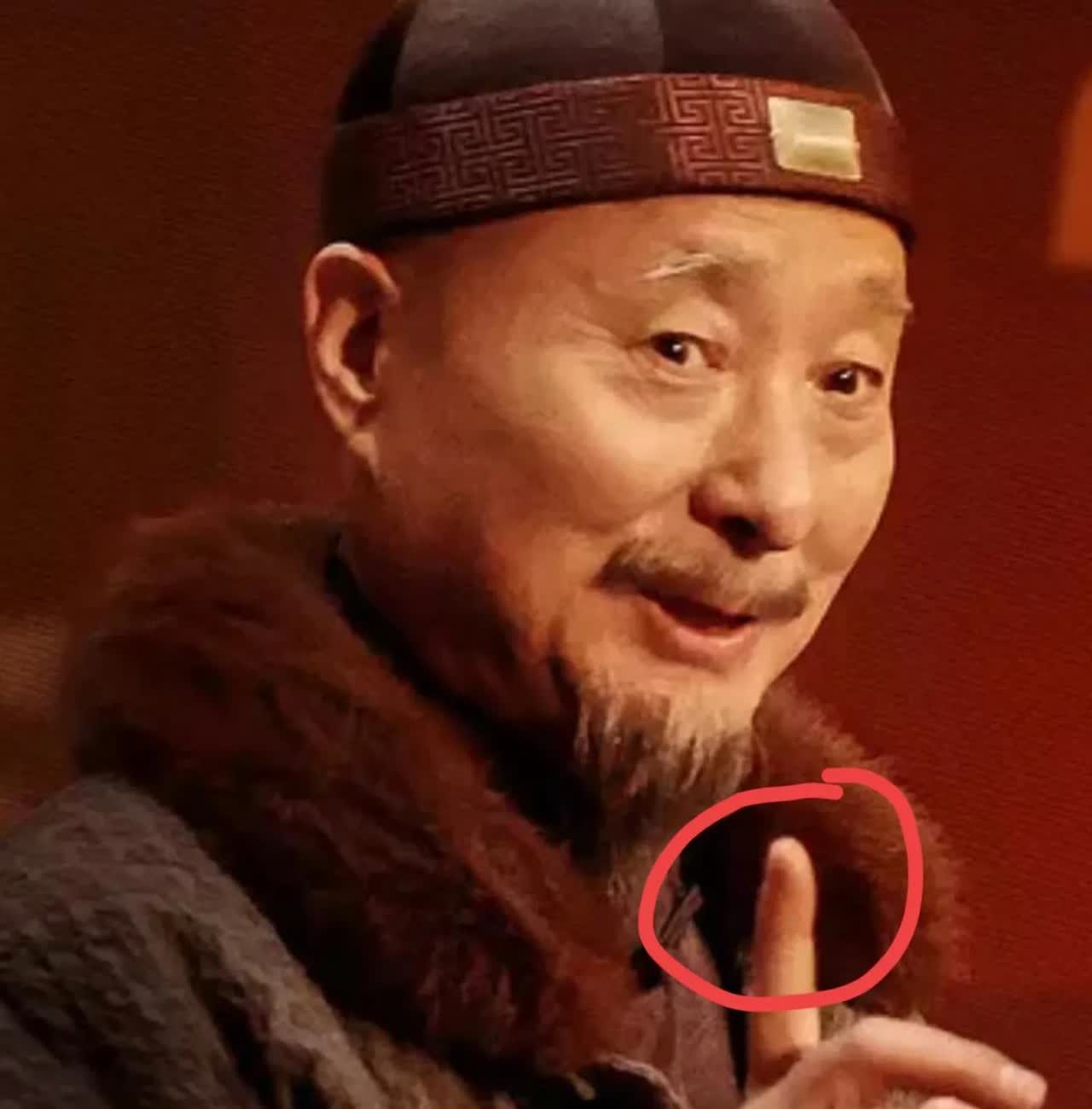 陈佩斯新片《戏台》票房破4000万！

采访里被问到：“给打工人有啥建议？”