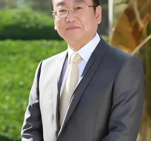 说蒋大为是“烂大街的过期艺人，人品差”，这争议可不小。2024年8月“被开除军籍