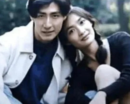 2005年，演员张子健刚踏进家门，还没来得及坐下，妻子李婷就冷漠的说:“咱们离婚