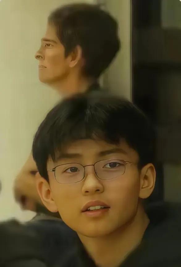 这么看谢振南的长相
还是妈妈张柏芝多一点点哦
