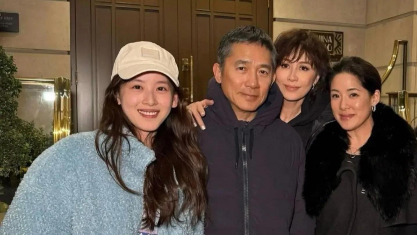 香港艺术展，商业晚宴：奶茶妹妹的华丽转身