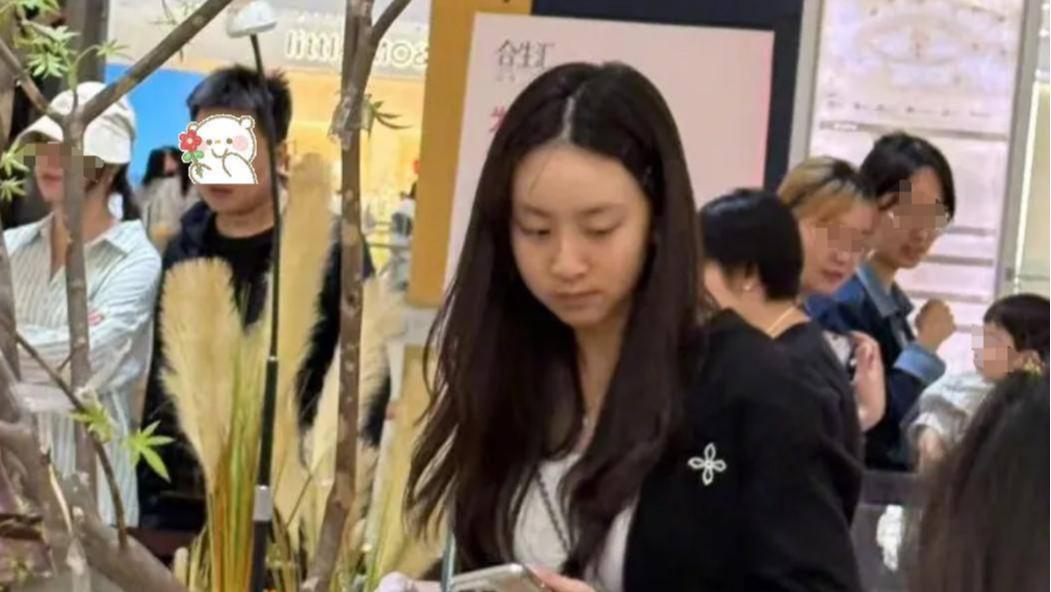17岁森碟近照引热议，网友直指牙床明显长歪，田亮夫妇又挨批