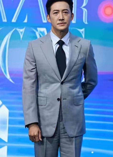 王阳的健康状况引起了大家的关注，他的演艺生涯和私生活也成了热议的话题。
王阳在