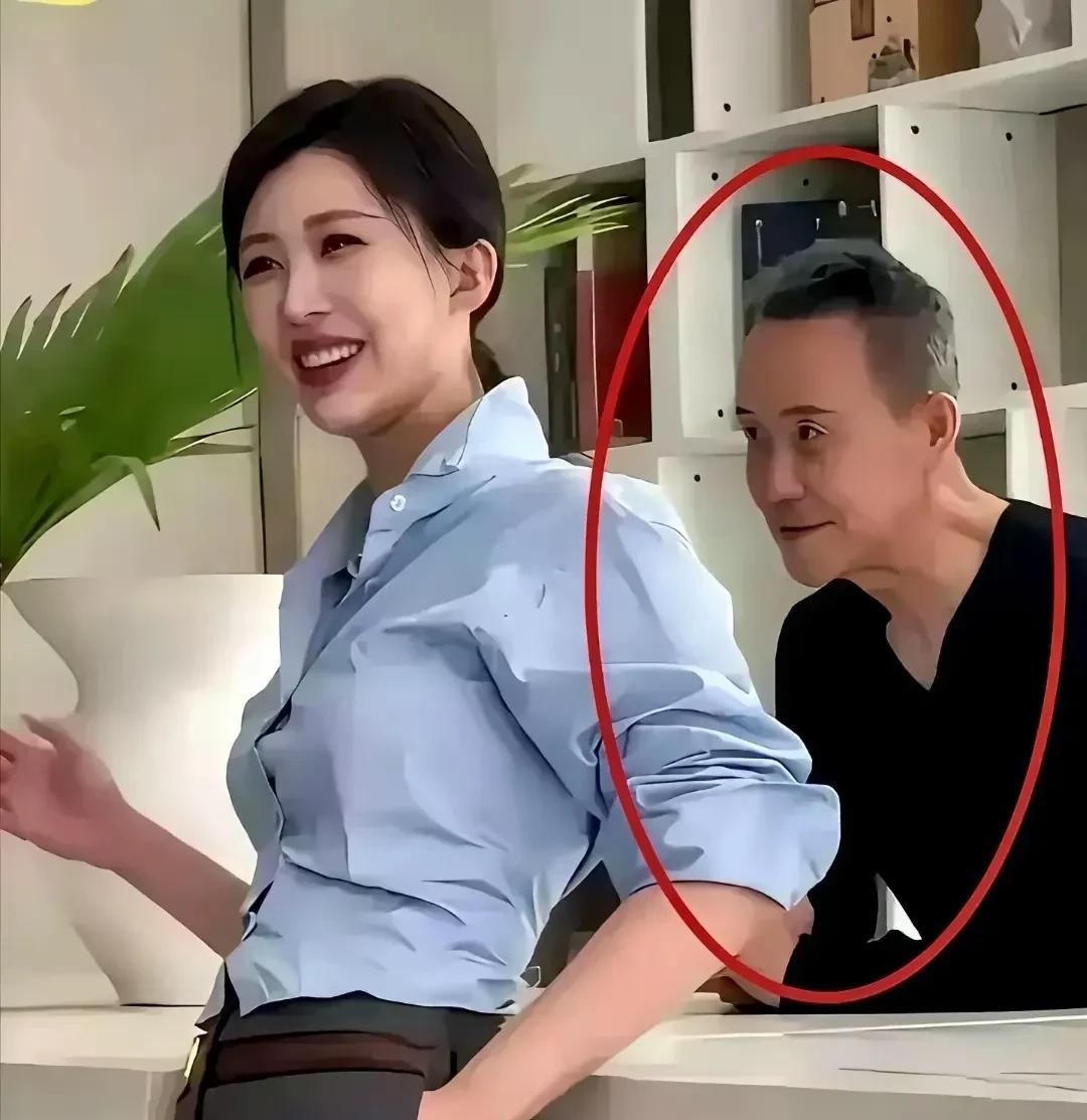一个拜金女人把凤凰男玩废了[狗头]