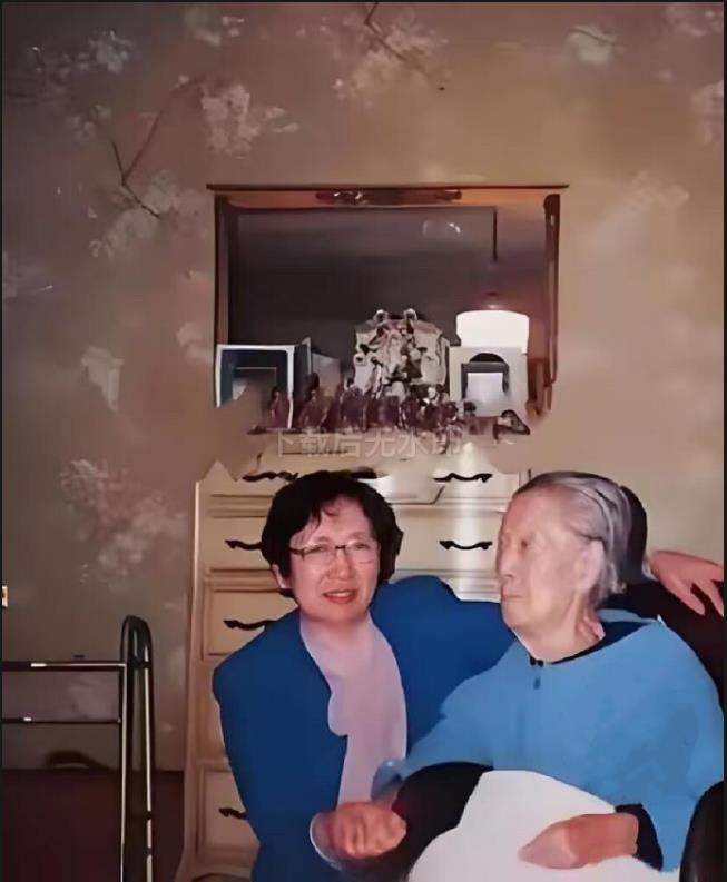 1988年，91岁高龄的于凤至病逝前的留影，彼时她的身体已经非常不好，只能乘坐轮