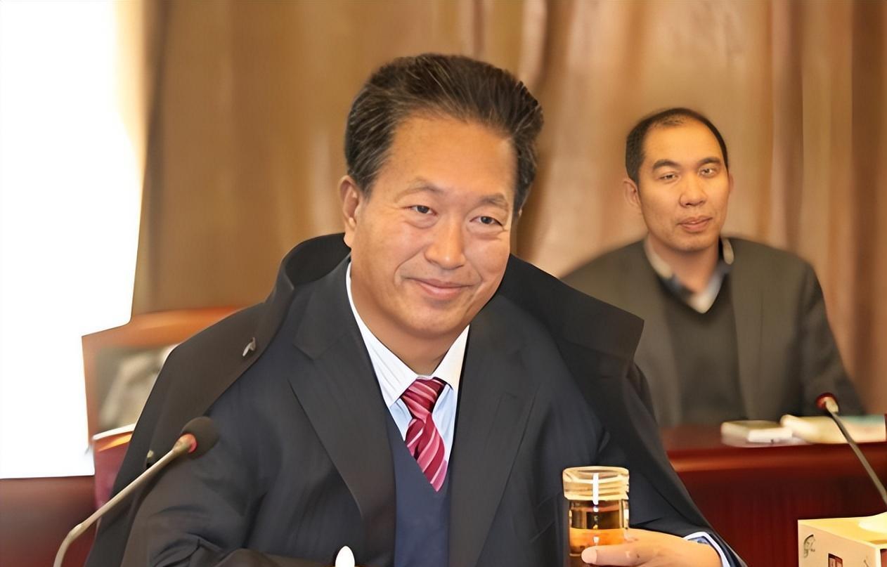 出门12名女秘书陪伴，非法敛财100亿，昔日河北首富锒铛入狱记。多年前一位河北首