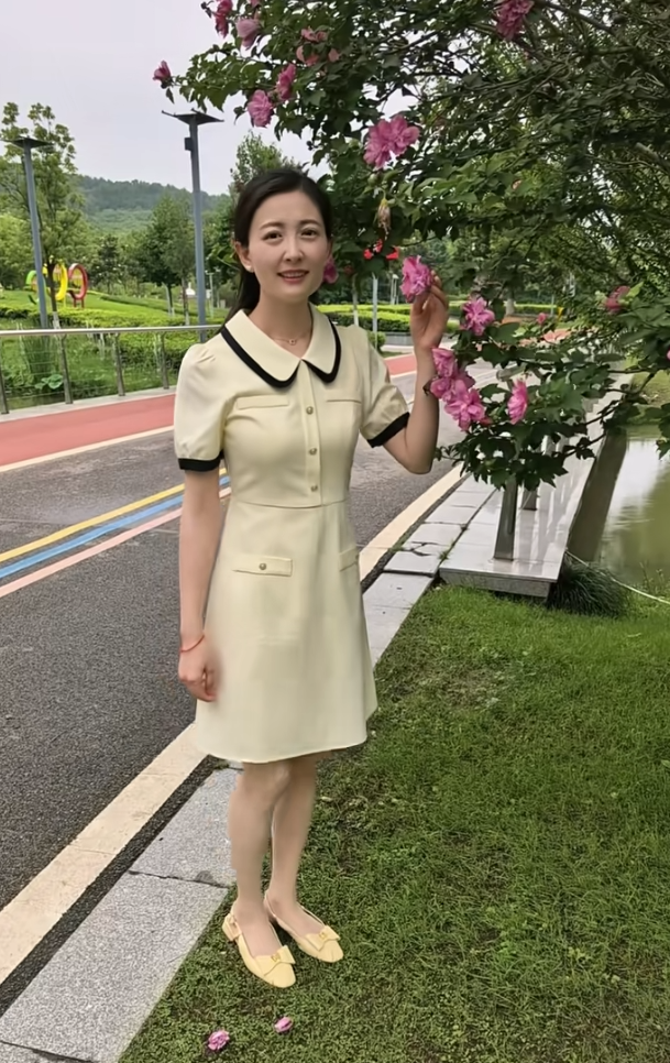 花开堪折直须折，莫待无花空折枝