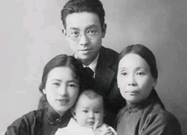 1903年，30岁梁启超和17岁王桂荃行房，两人大汗淋漓，次日梁启超却说：“我提