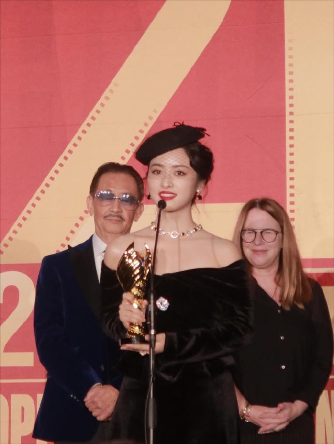 沈月出席“中美电影节”，真是美艳不可方物！