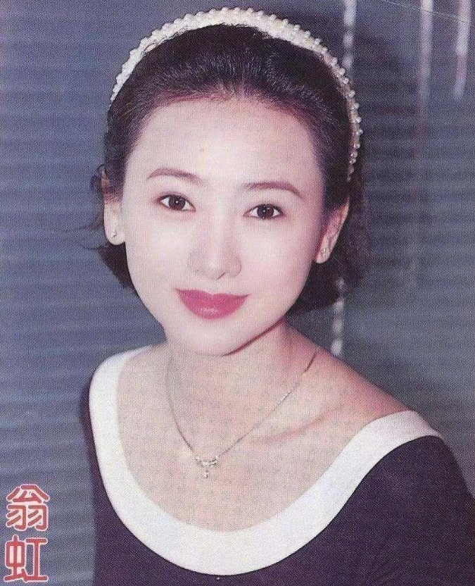 2005年，翁虹发现丈夫伍伟杰不忠后，她二话不说直接飞往美国，想要当面质问伍伟杰