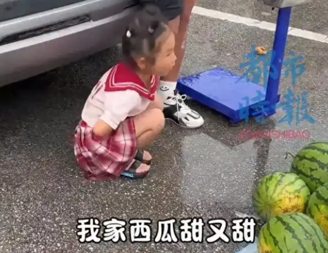 “天生当老板的命！”贵州，女子种的西瓜吃不完，5岁女儿提议拿去卖，爸妈都社恐害羞