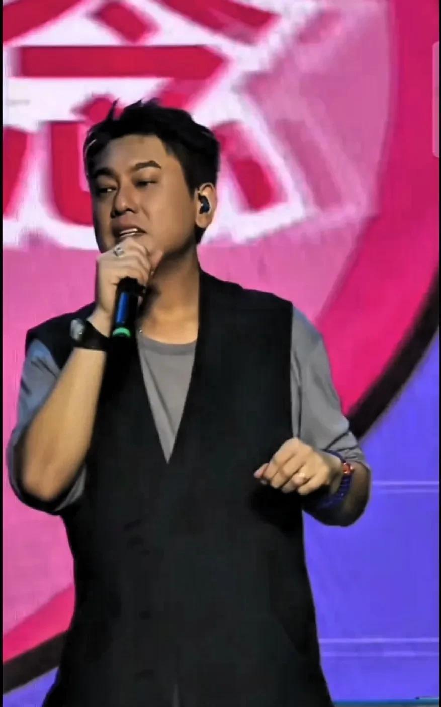 朱孝天吃相太难看！这演唱会咋没人放出来呢？整个一茶话会，或者说粉丝见面会！半小时