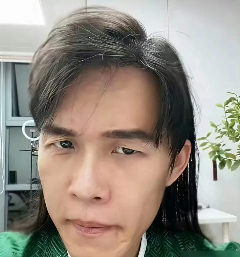 这是《庆余年》里范闲的替身！
你别说，还真的有几分相似呢！
