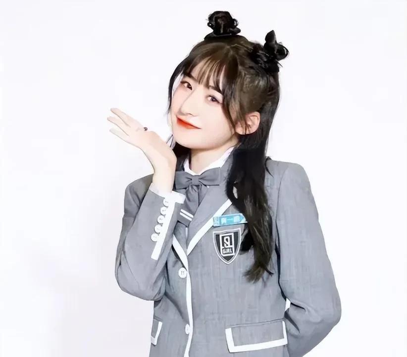 黄一鸣说，我闲着没事干嘛？去告闪闪爸爸？
粉丝问黄一鸣打抱不平，孩子是两个人的，