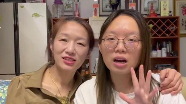 不装了！谢妈好友意外曝光小女儿学校，豪宅被扒，怪不得网友眼红