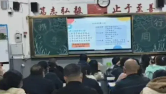 为什么孩子都喜欢爸爸去开自己的家长会?
母亲偏感性，比较敏感，听到一丁点不好，就