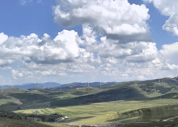 我这两天才知道，我读高中时候的那个高中已经没有了，我读高中的时候，全市有四个公办