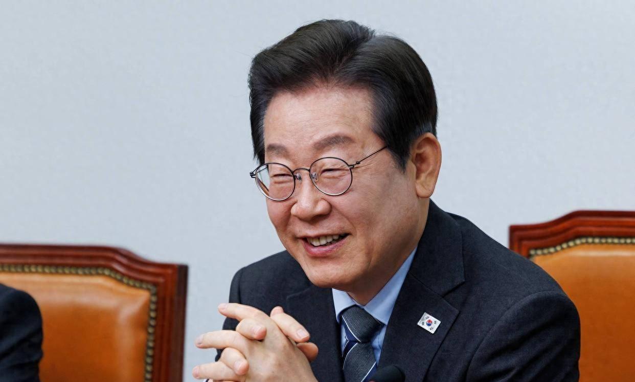 李在明即将迎来大考：“小虾米”韩国走钢丝，能否借中国之力破局呢？
在一场关税风暴