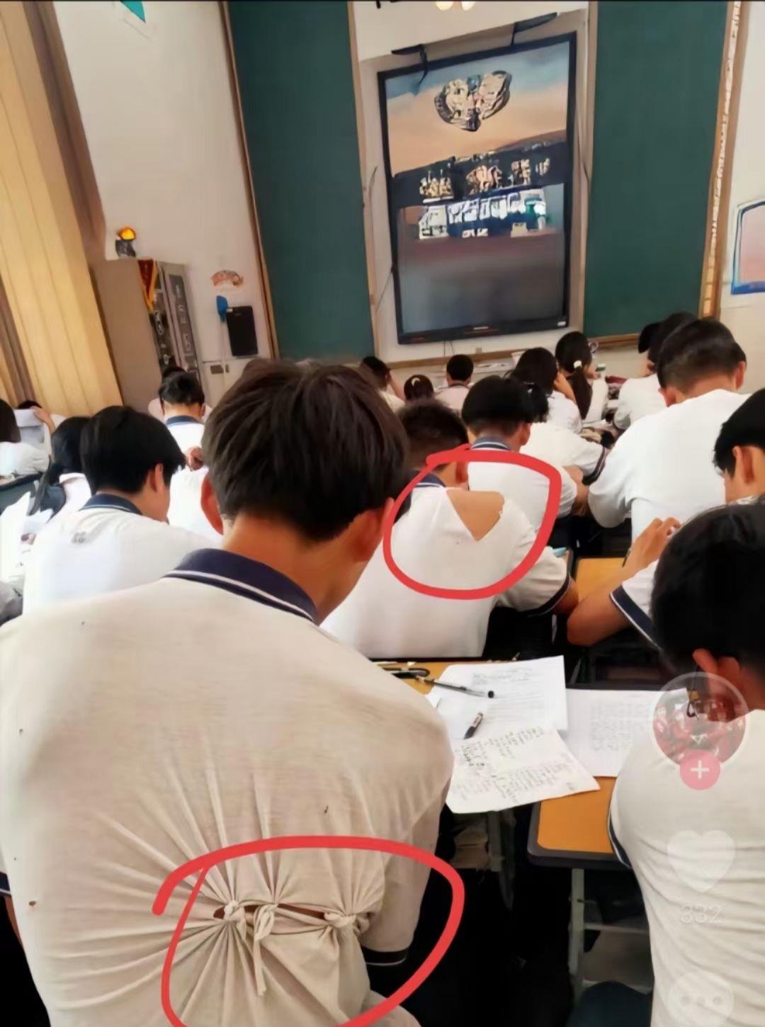 校服马上要下岗了
忍忍吧，这几天

