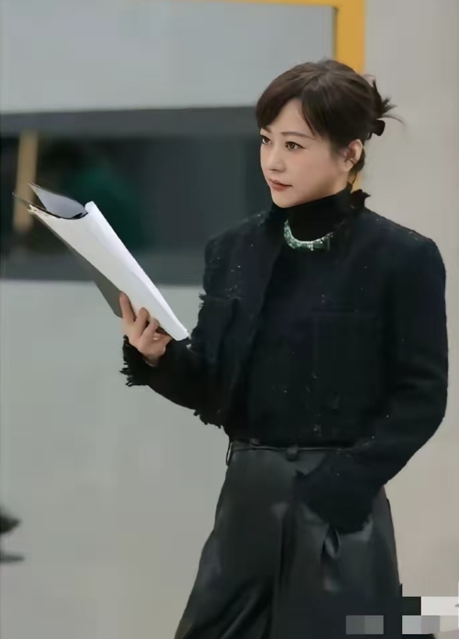谁有郝蕾电话
我真想问问她
29800一期的培训班，能不能让我女儿也去报个名！