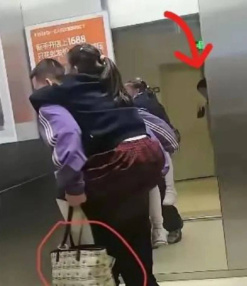 谢浩楠妈妈一直都在











谢浩楠回家后，大家都觉得他妈妈没出现，