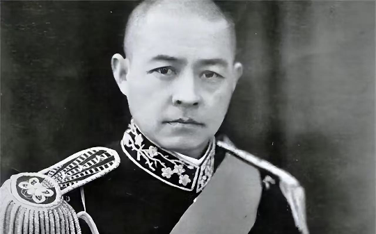 张自忠一生都在为了摘掉汉奸这顶帽子而努力！一寸山河一寸血，十万青年十万兵，这就是中华儿郎！